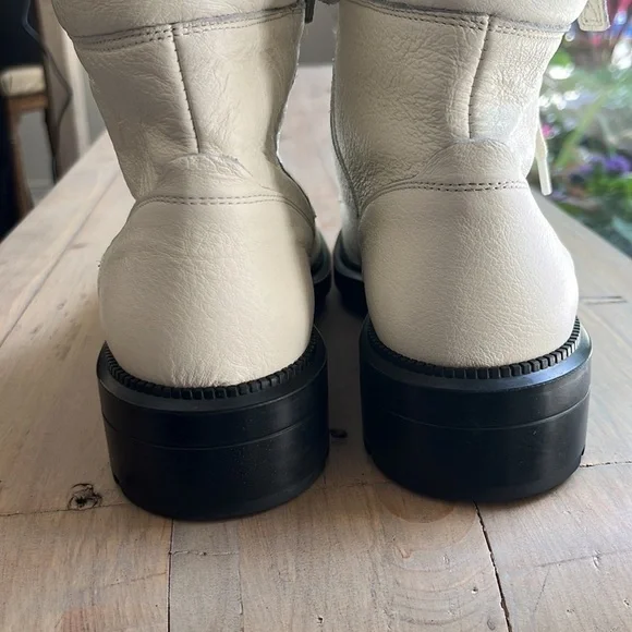 Aquatalia Laila Water Resistant Zip Bootie in Off White Leather Size 9.5. - Picture 5 of 10